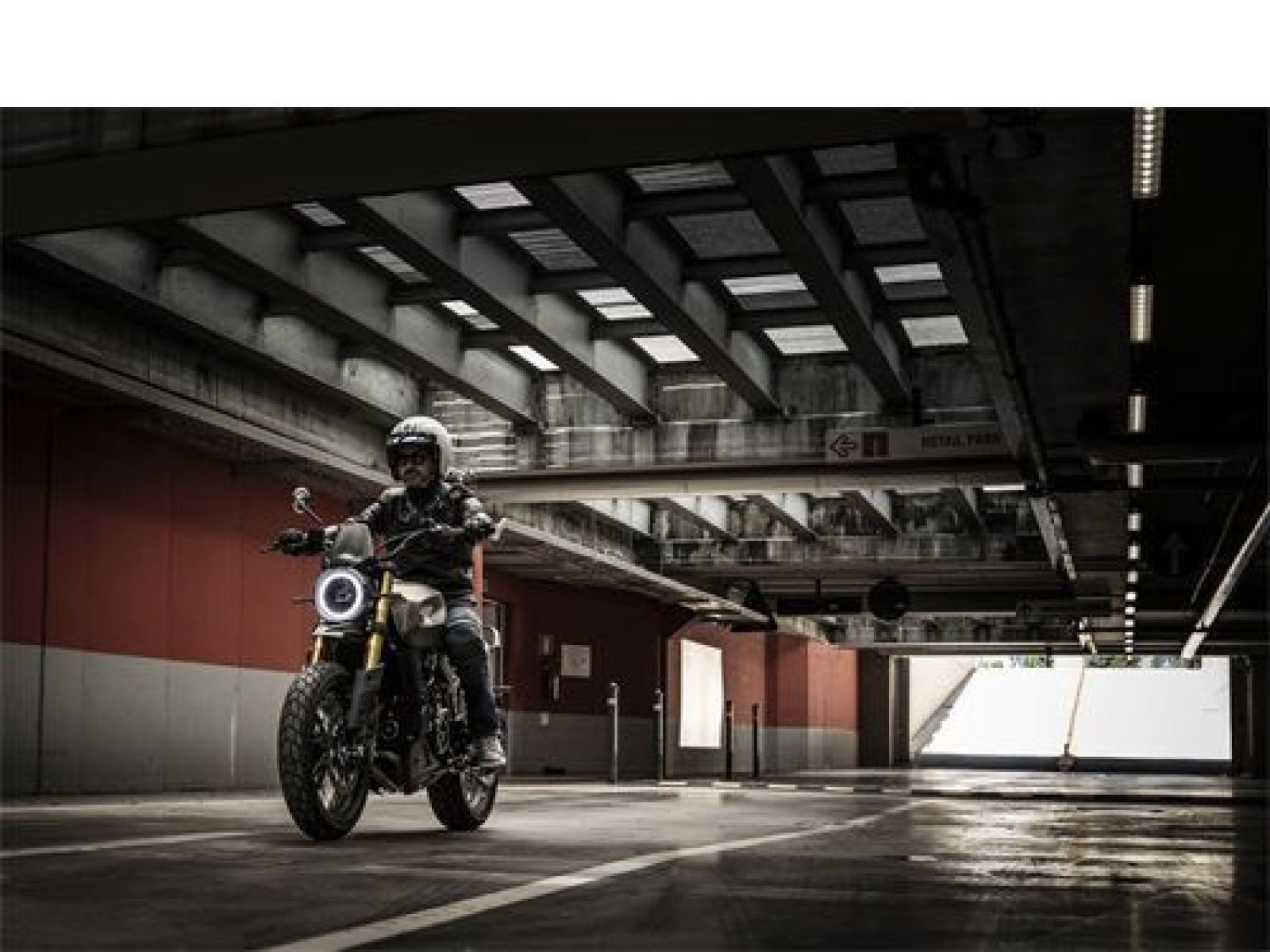 Мотоцикл MOTO MORINI SEIEMMEZZO SCR (GRAPHITE BLACK) 2026
